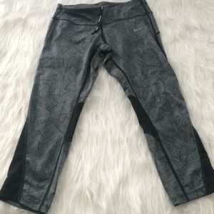 *Black and grey Nike running leggings*